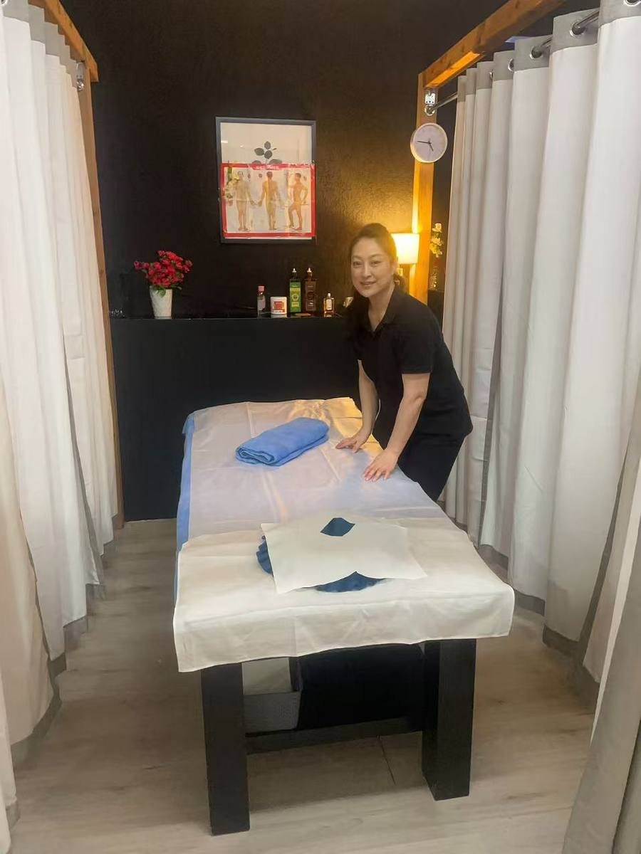 DDS Chinese Massage Torquay street sign directing customers to the clinic